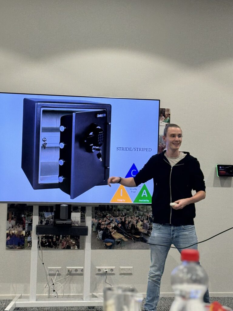 Frank Plattel over hacken tijdens de meetup van Dutch Women in Tech